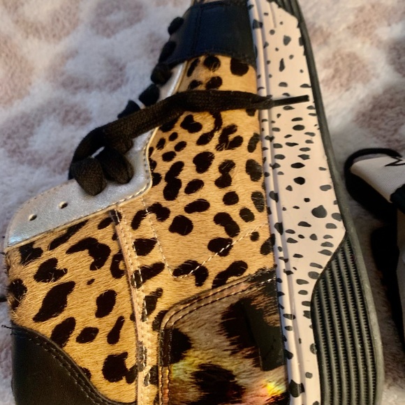 Never used High tops by Steve Madden. - Picture 3 of 9